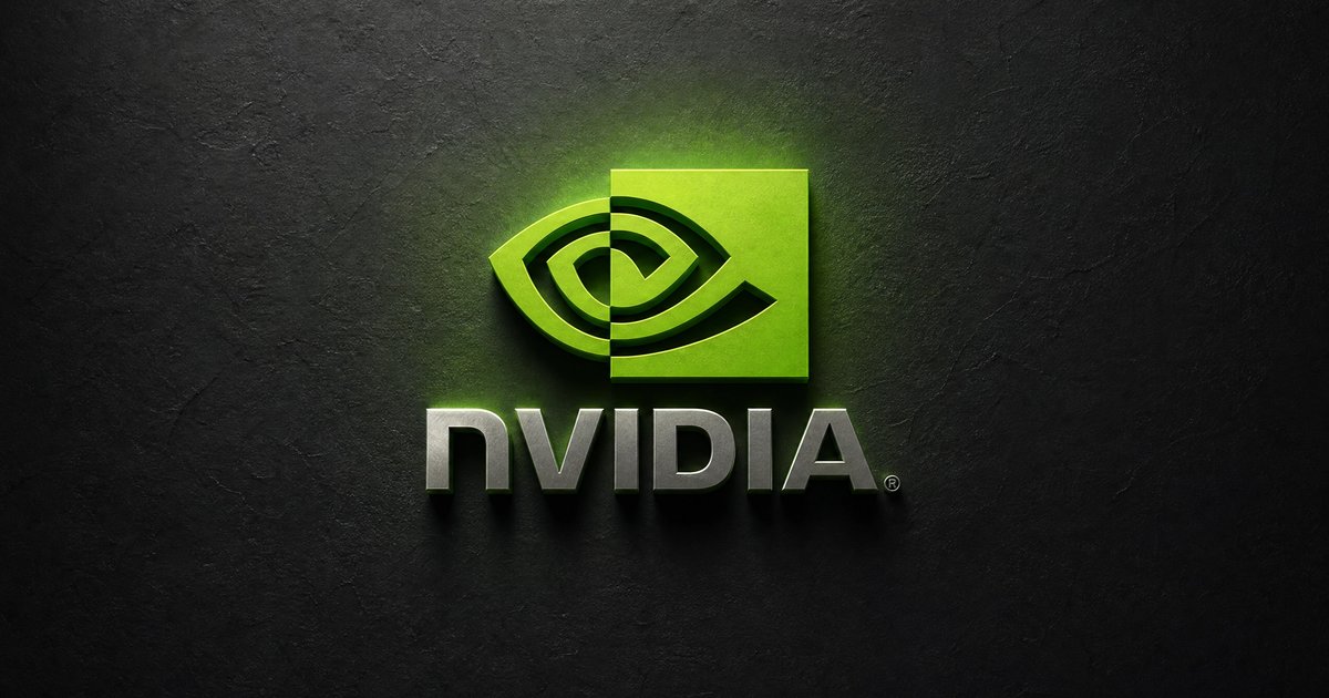 暗い石壁を背景に光るNVIDIAのロゴマーク｜SpaceX・Intel株保有判明・2026年8月16日